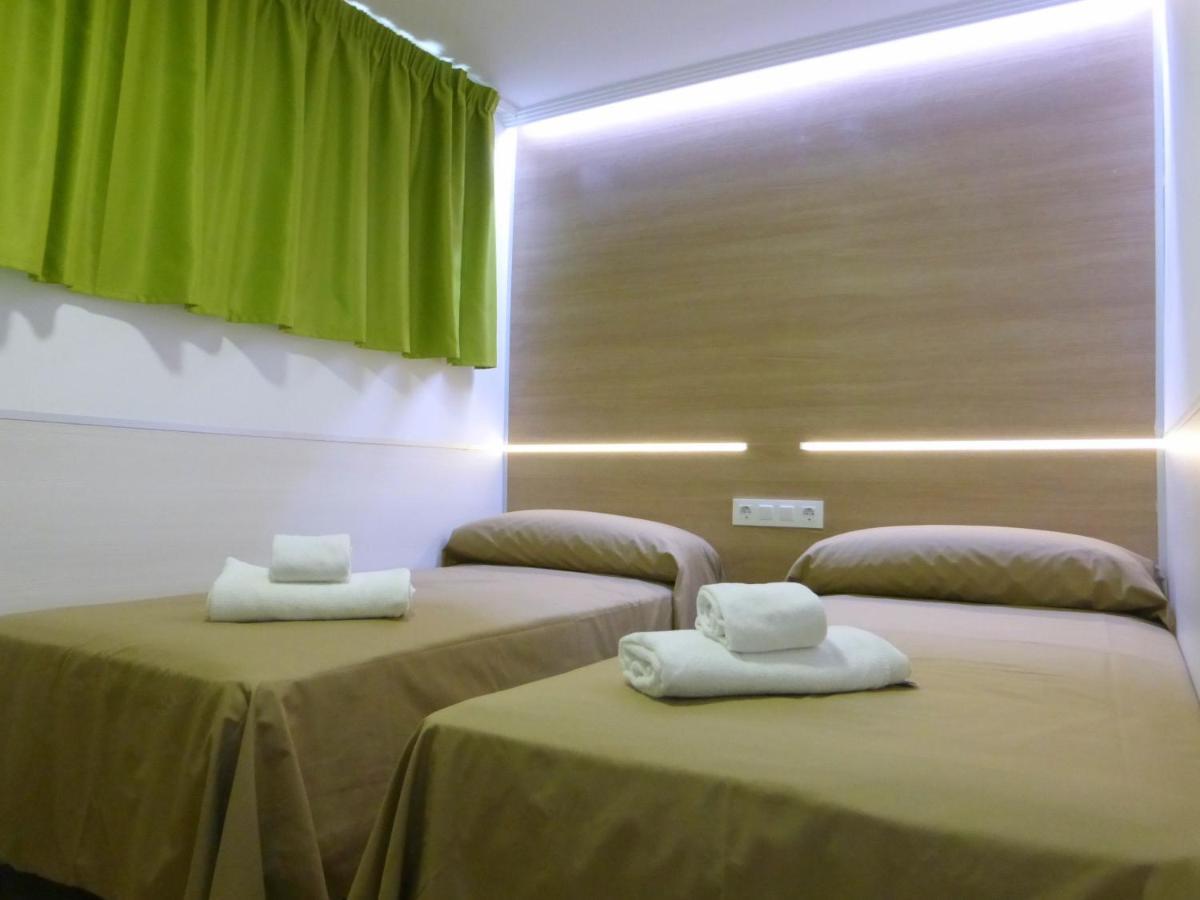 Rentalmar Navarra Family Suites Salou Oda fotoğraf