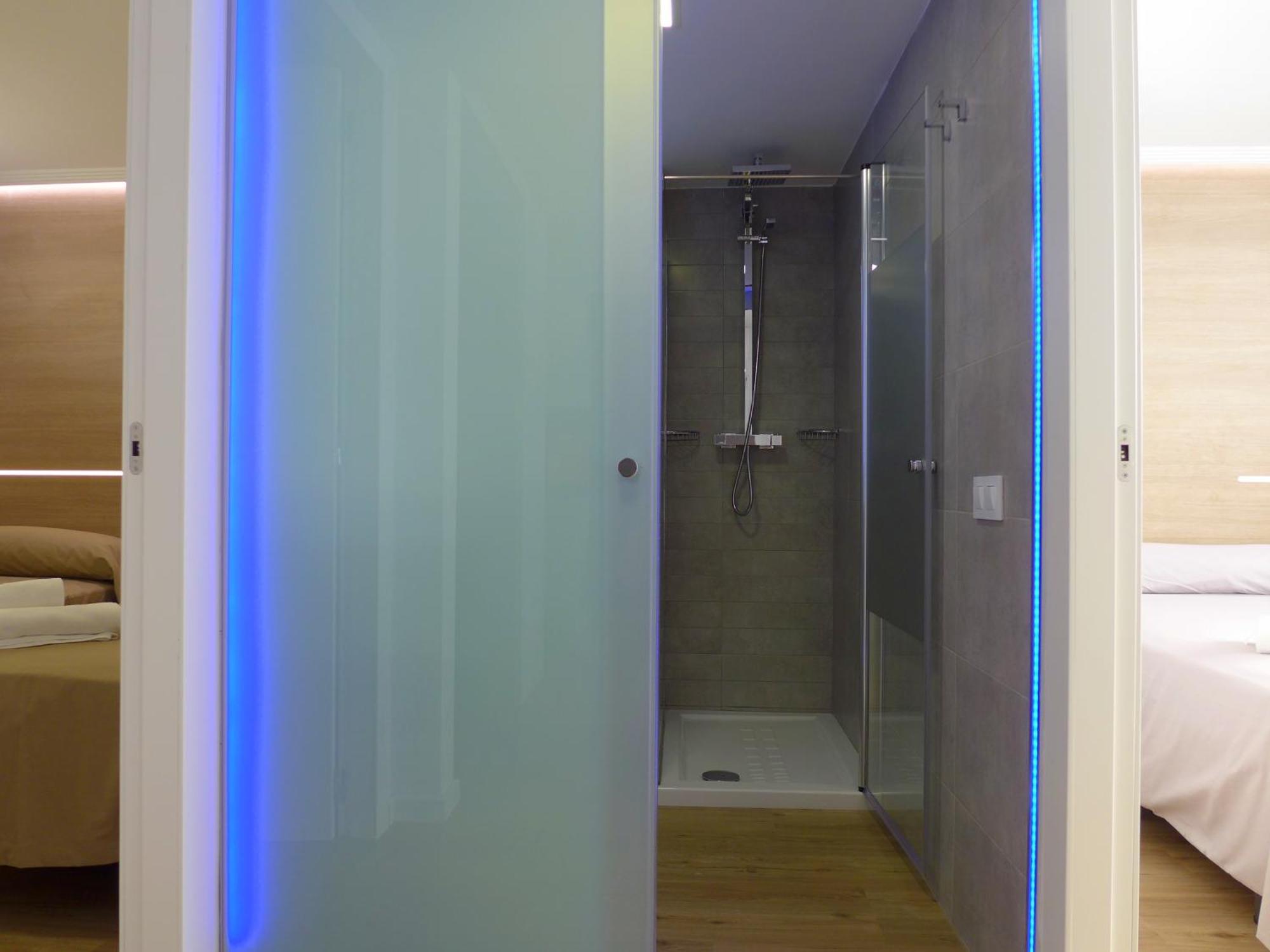 Rentalmar Navarra Family Suites Salou Oda fotoğraf